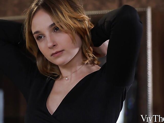 Lesbian pussy licking in the bedroom with Ophelia Dust and Shona River