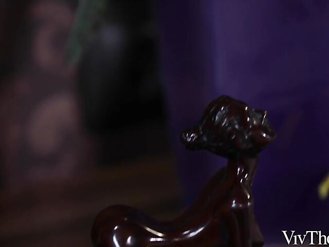 Lesbian pussy licking in the bedroom with Ophelia Dust and Shona River