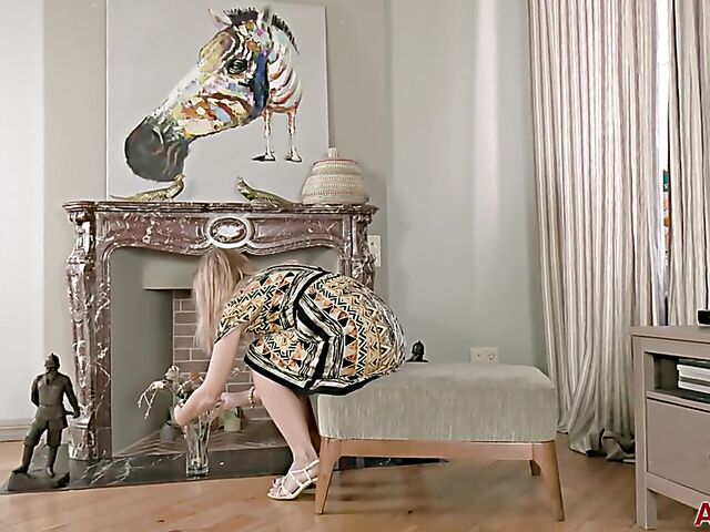 MILF Foxy Love is over 40, she looks good and loves playing with her snatch on cam