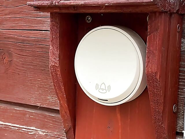 Blindfolded babe Stacy Cruz plays with her glass dildo