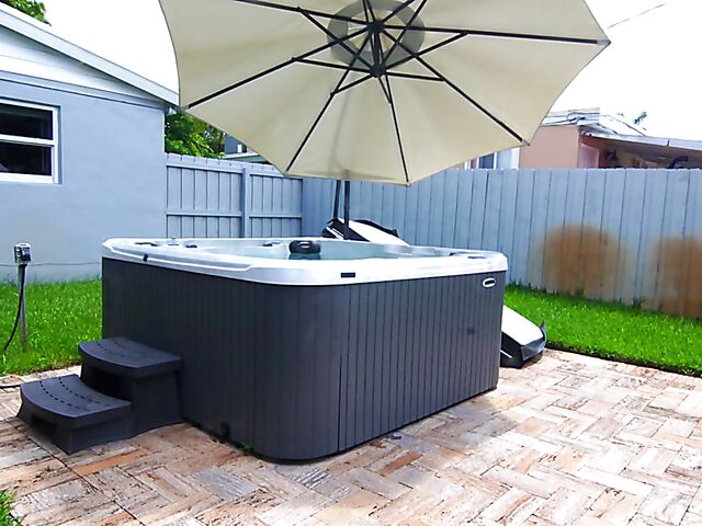 Riley Jean - Solo outdoor fun in the hot tub