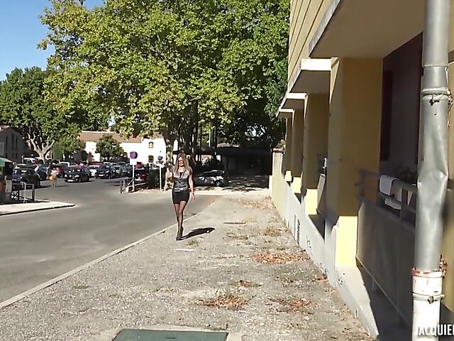 Jessy - 36-year-old MILF outdoor fuck in pantyhose in Frejus, France
