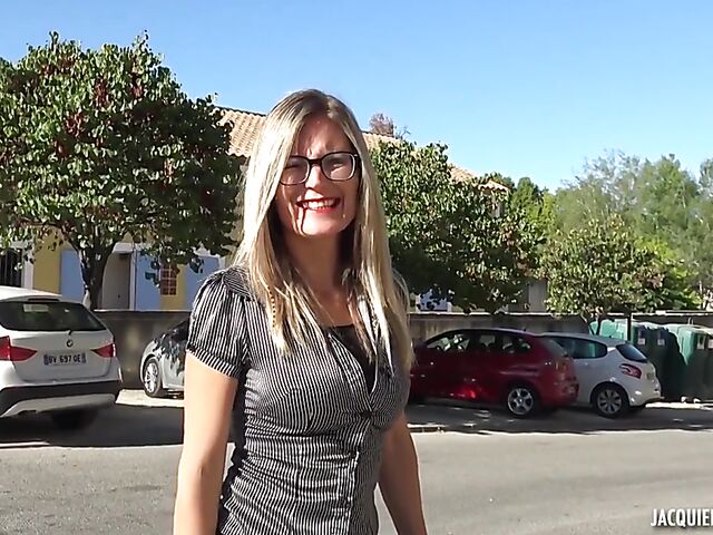 Jessy - 36-year-old MILF outdoor fuck in pantyhose in Frejus, France