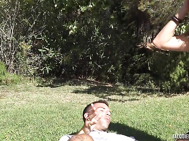 Jessy - 36-year-old MILF outdoor fuck in pantyhose in Frejus, France