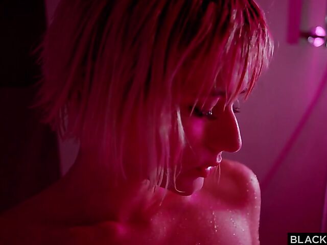 Tiny white slut Jessie Saint in Blacked interracial 3some