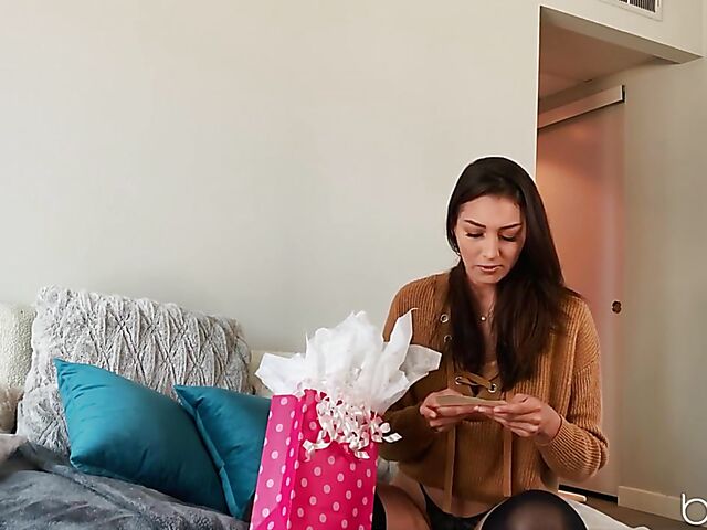 Bella Rolland - New glass dildo is her perfect gift this Christmas