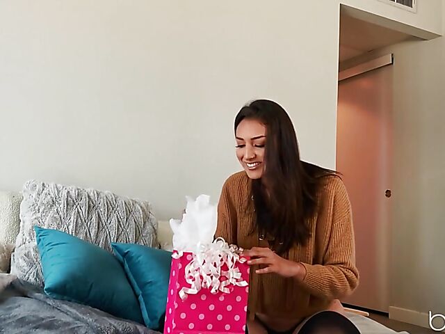 Bella Rolland - New glass dildo is her perfect gift this Christmas