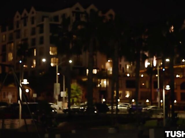 Anal petite slut Kenzie Reeves loves it big