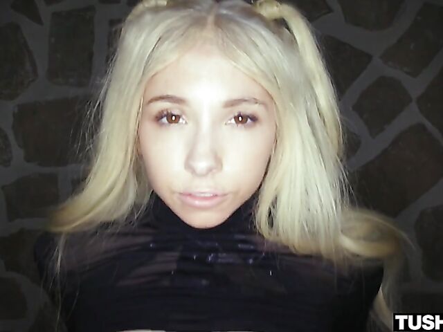 Anal petite slut Kenzie Reeves loves it big