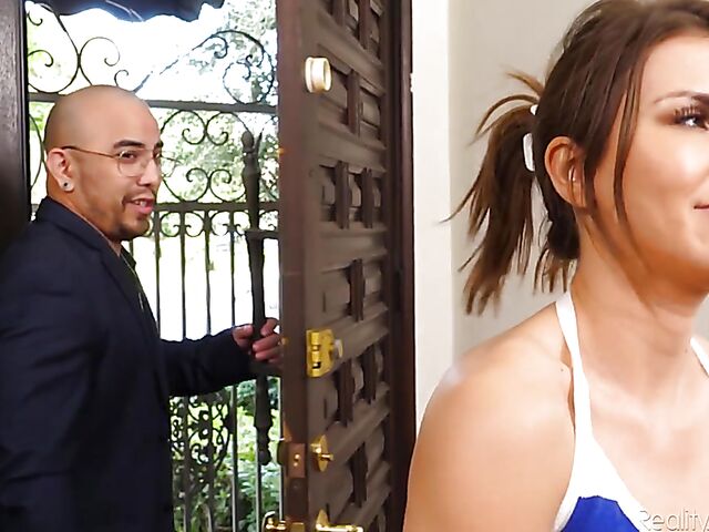 Slut sister fantasy with sweet pornstar Paige Owens