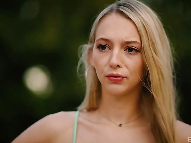 Skinny blonde Lily Larimar can't play golf but can fuck