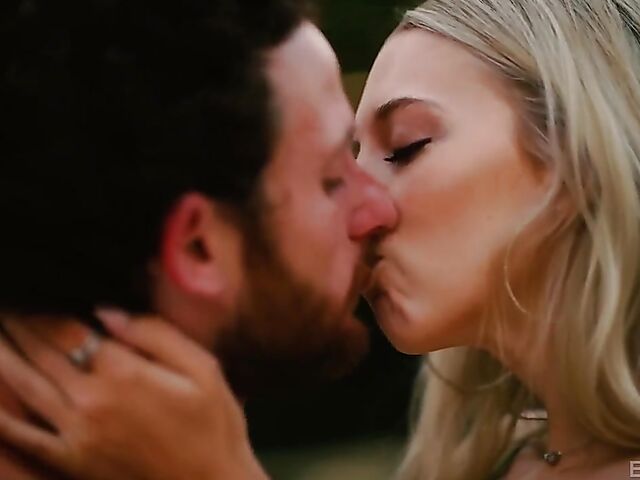 Skinny blonde Lily Larimar can't play golf but can fuck