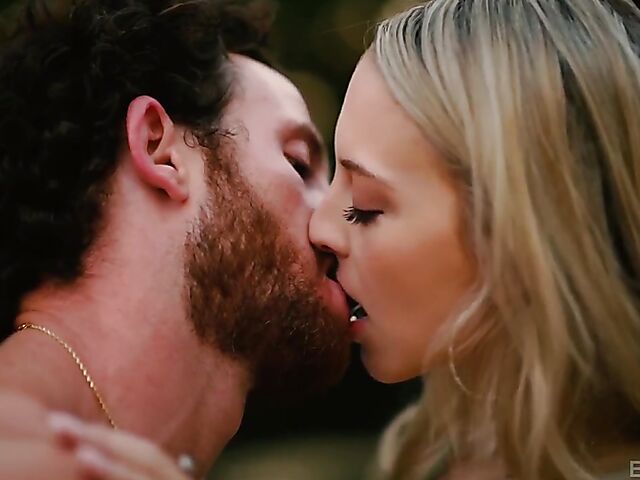 Skinny blonde Lily Larimar can't play golf but can fuck