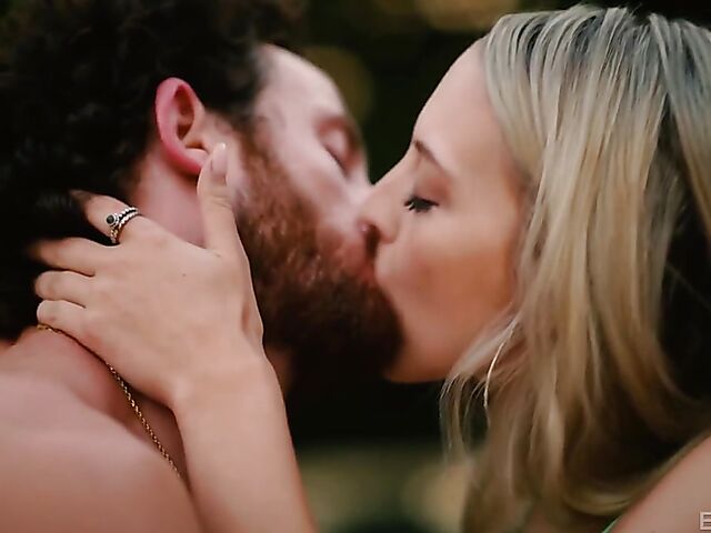 Skinny blonde Lily Larimar can't play golf but can fuck