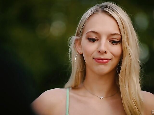 Skinny blonde Lily Larimar can't play golf but can fuck