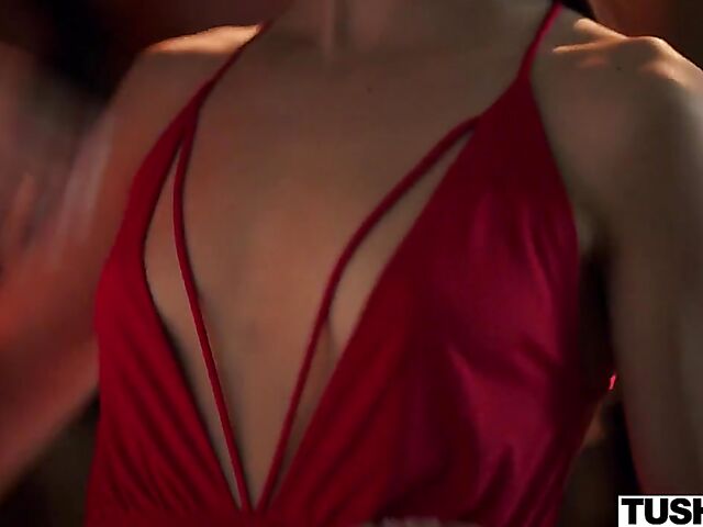 Emily Willis' perfect night with two gentlemen and amazing double penetration