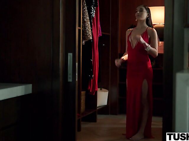 Emily Willis' perfect night with two gentlemen and amazing double penetration