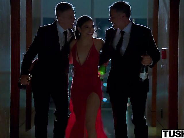 Emily Willis' perfect night with two gentlemen and amazing double penetration