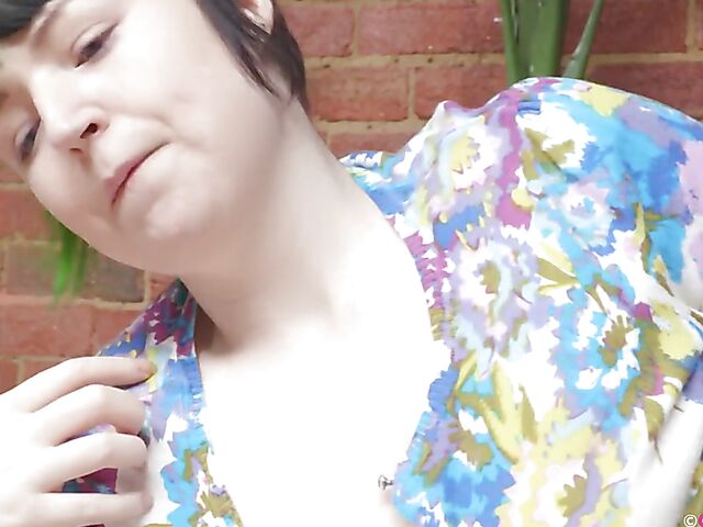 Jessa Belle - Green haired girl masturbating to sexy women from her porn magazine