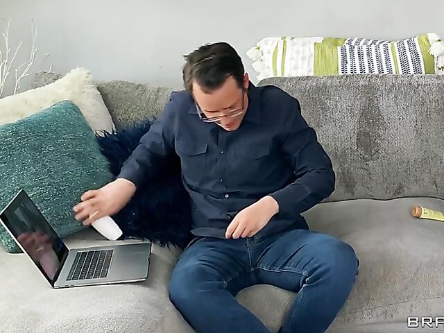 Big tits fitness babe Sofi Ryan seduces a nerd