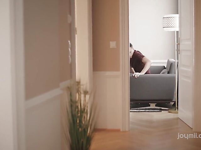 Hot sex with horny Julia Rain in her bedroom