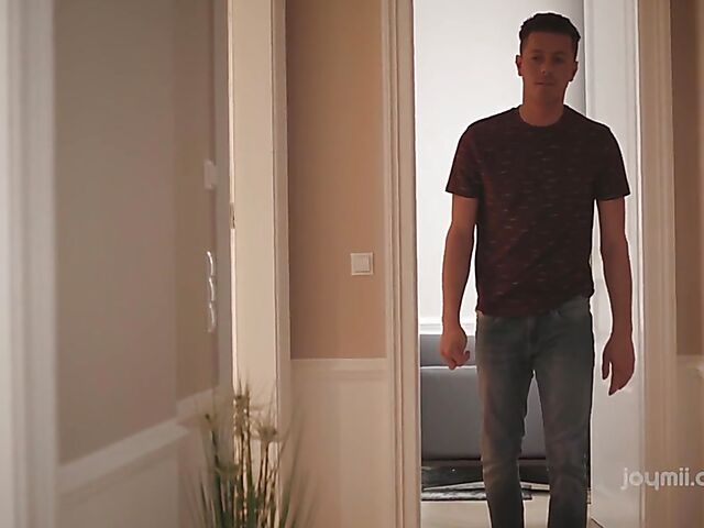 Hot sex with horny Julia Rain in her bedroom