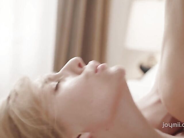 Hot sex with horny Julia Rain in her bedroom