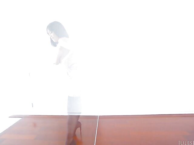 All-natural latina with tits and booty Sahara Leone gets fucked hard by Manuel Ferrara