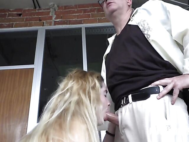 MILF Estrella Del Sur is a Spanish blowjob addict