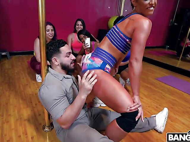 Twerk fuck with thick ass babe Kelsie Monroe