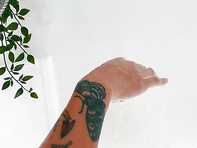 Exotic shower solo with petite Avery Black