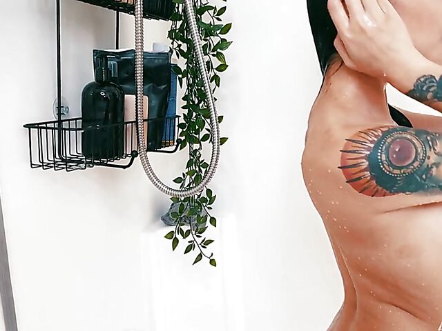 Exotic shower solo with petite Avery Black