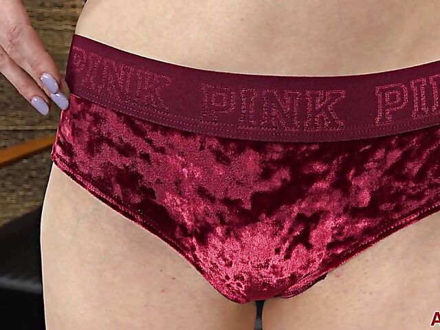 Slim MILF Norah Nova changing lingerie