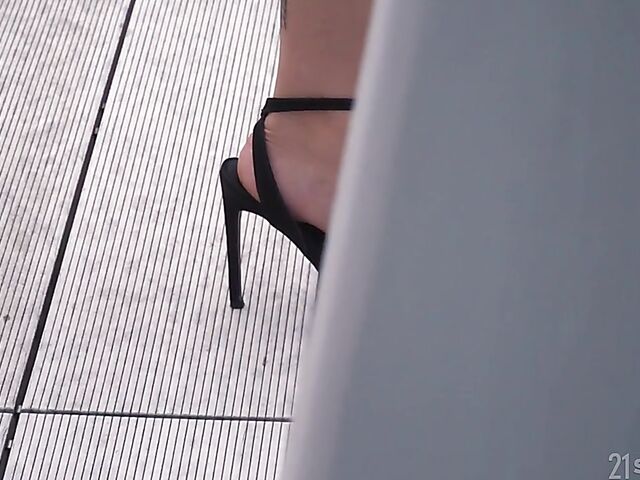 Perfect foot fetish anal with skinny beauty Alyssa Bounty