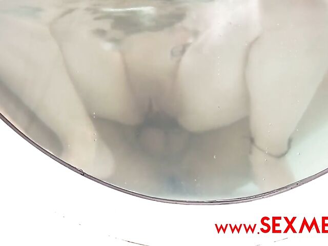 Latina squirt fuck in a jacuzzi with Mexican bombshell Sol Raven