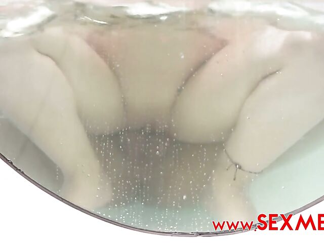 Latina squirt fuck in a jacuzzi with Mexican bombshell Sol Raven