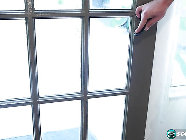 Sporty mature blonde Jynn is his girlfriend's mom and she loves young cocks