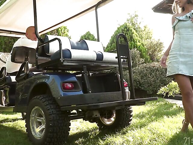 Outdoor anal with long-haired milfy babe Kinuski