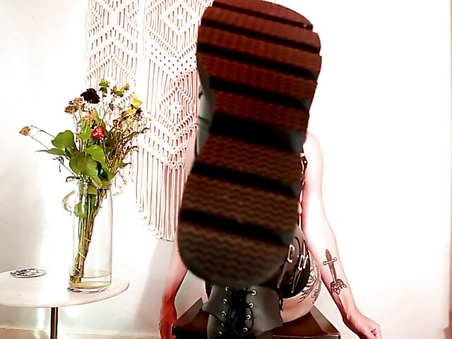 Janie Blade - Tranny masturbation in leather boots