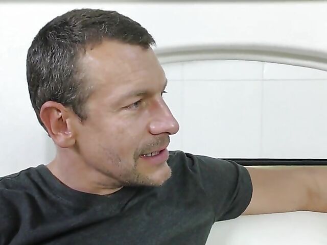 Teen cookie girl Jessae Rossea shows her shaved pussy to a lucky man