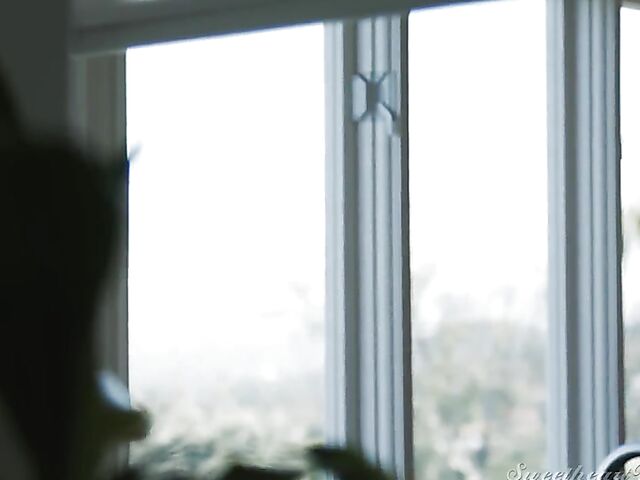 Silvia Saige & Spencer Bradley - Lesbian pussy licking is fun