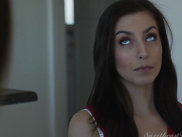 Silvia Saige & Spencer Bradley - Lesbian pussy licking is fun