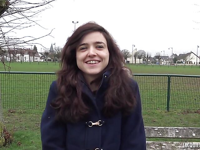 French anal with easy-going flasher Elena