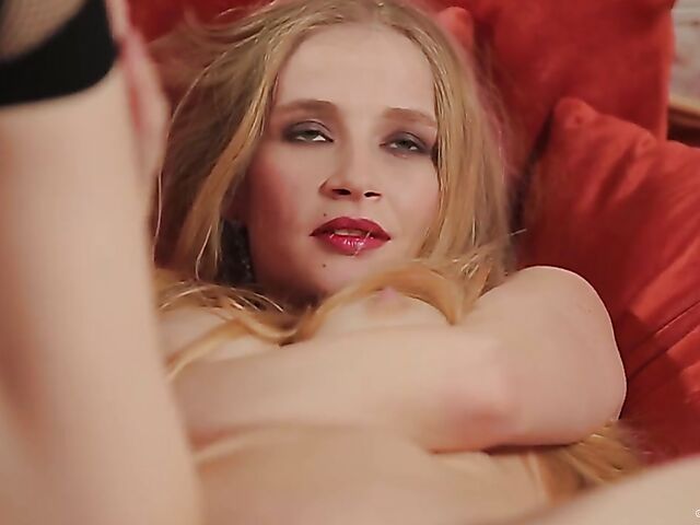 Long haired blonde babe Victoriya displays her shaved snatch and nice natural boobies