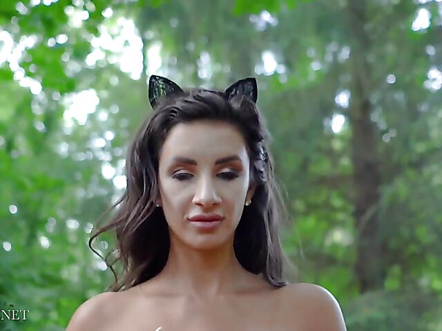 Curvy Cara Boyle's bikini big tits outdoor