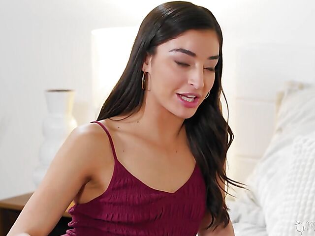 Young Emily Willis learns more from lesbian mom Silvia Saige