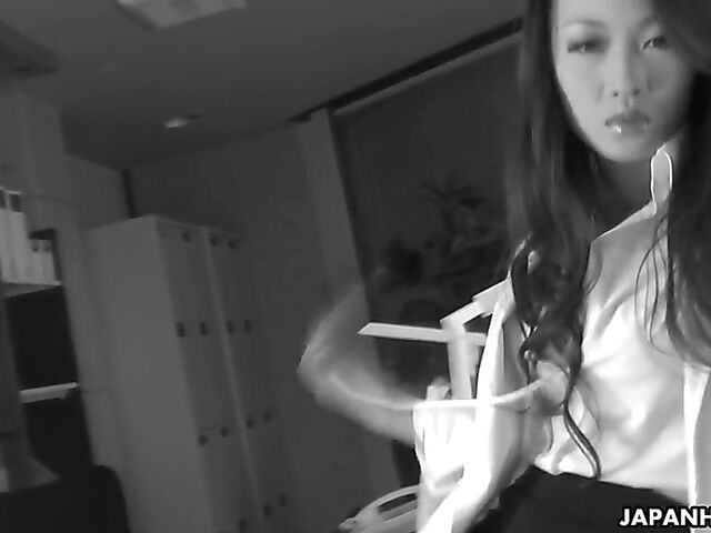 Koi Miyamura - Japanese nurse blowjob in doctor's office