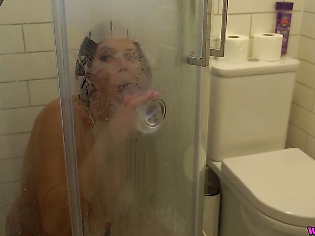Beautiful Roxxy Lea shower dildo play for you to watch