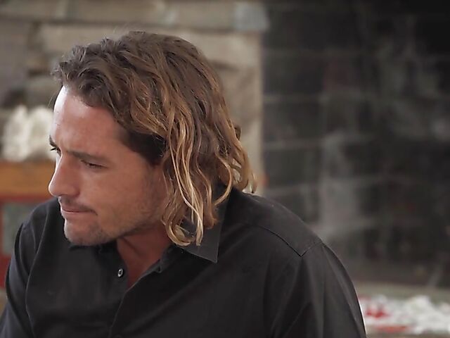 Christmas threesome with bi girls Eliza Ibarra and Jessie Saint