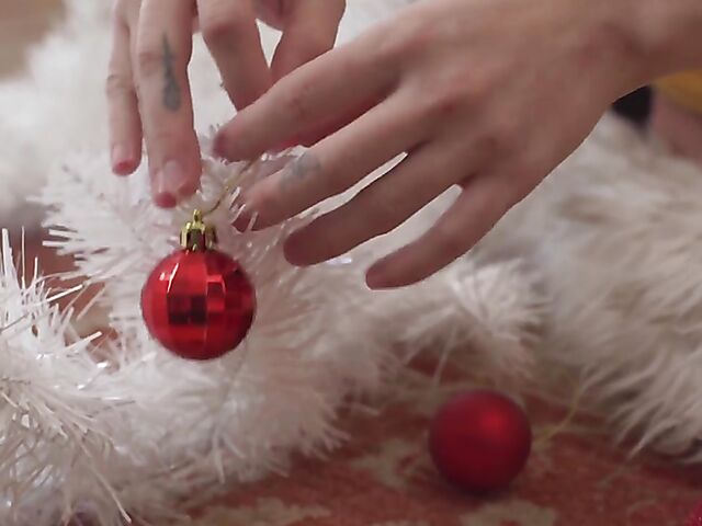 Christmas threesome with bi girls Eliza Ibarra and Jessie Saint